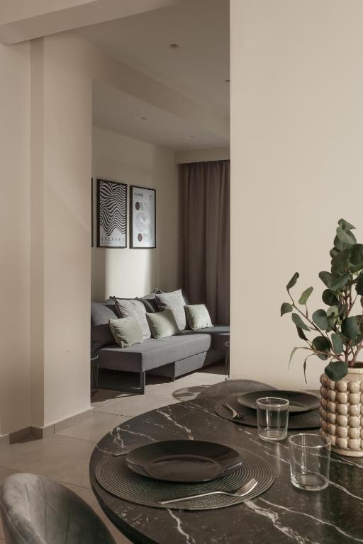 Καθιστικό και τραπεζαρία του Urban Home στην Πάτρα